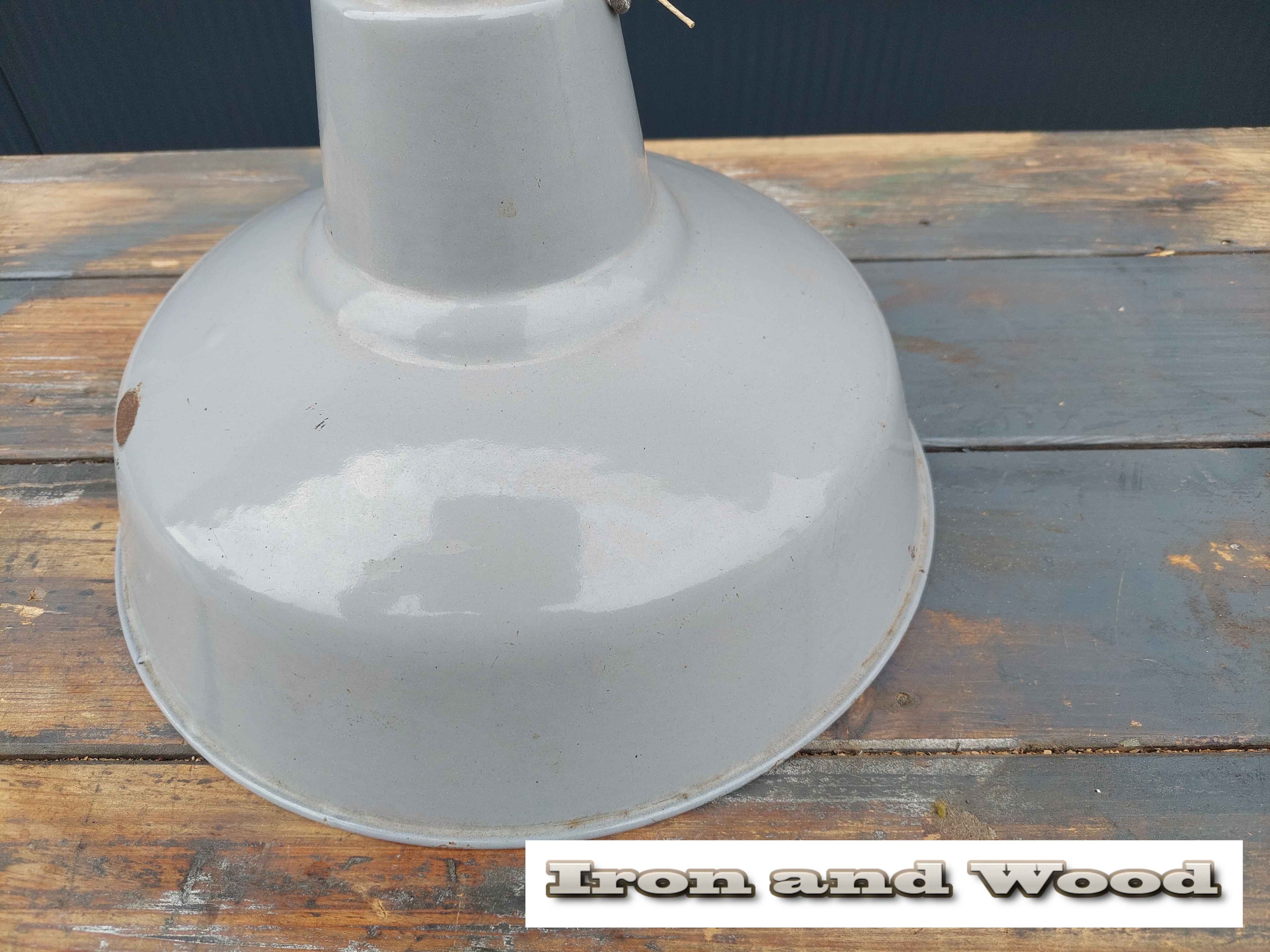 L143 grijze emaille lampen h30 d30 5 L143 grijze emaille lampen h30 d30 5